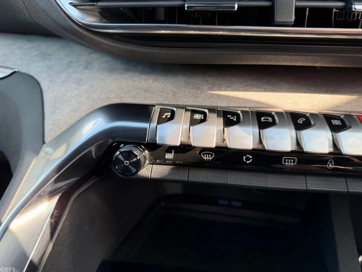 Peugeot 5008 SUV, Diesel, 2021, White