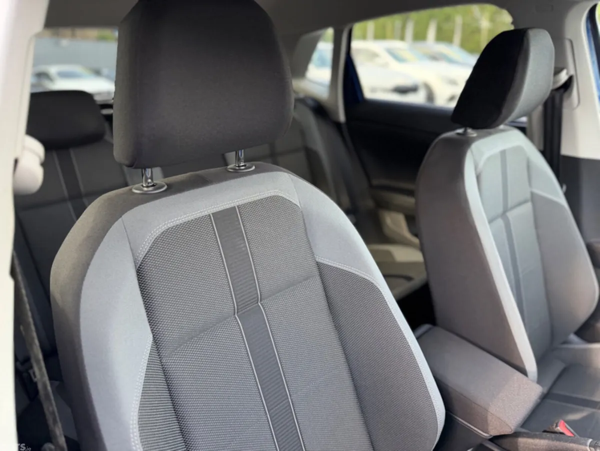 Volkswagen Polo Hatchback, Petrol, 2021, Blue