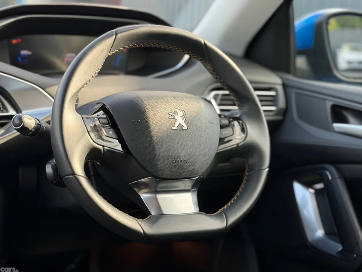Peugeot 308 Hatchback, Diesel, 2021, Blue