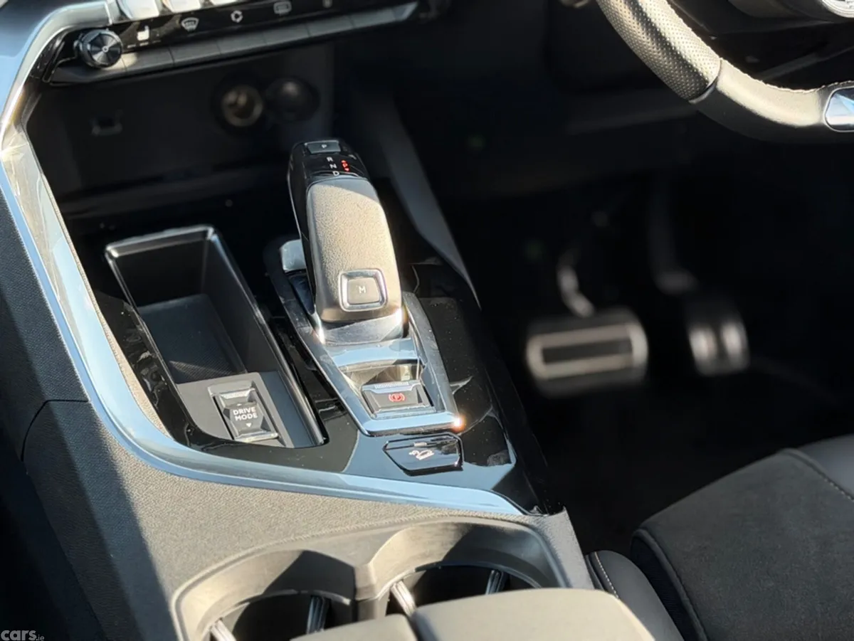 Peugeot 5008 SUV, Diesel, 2021, White