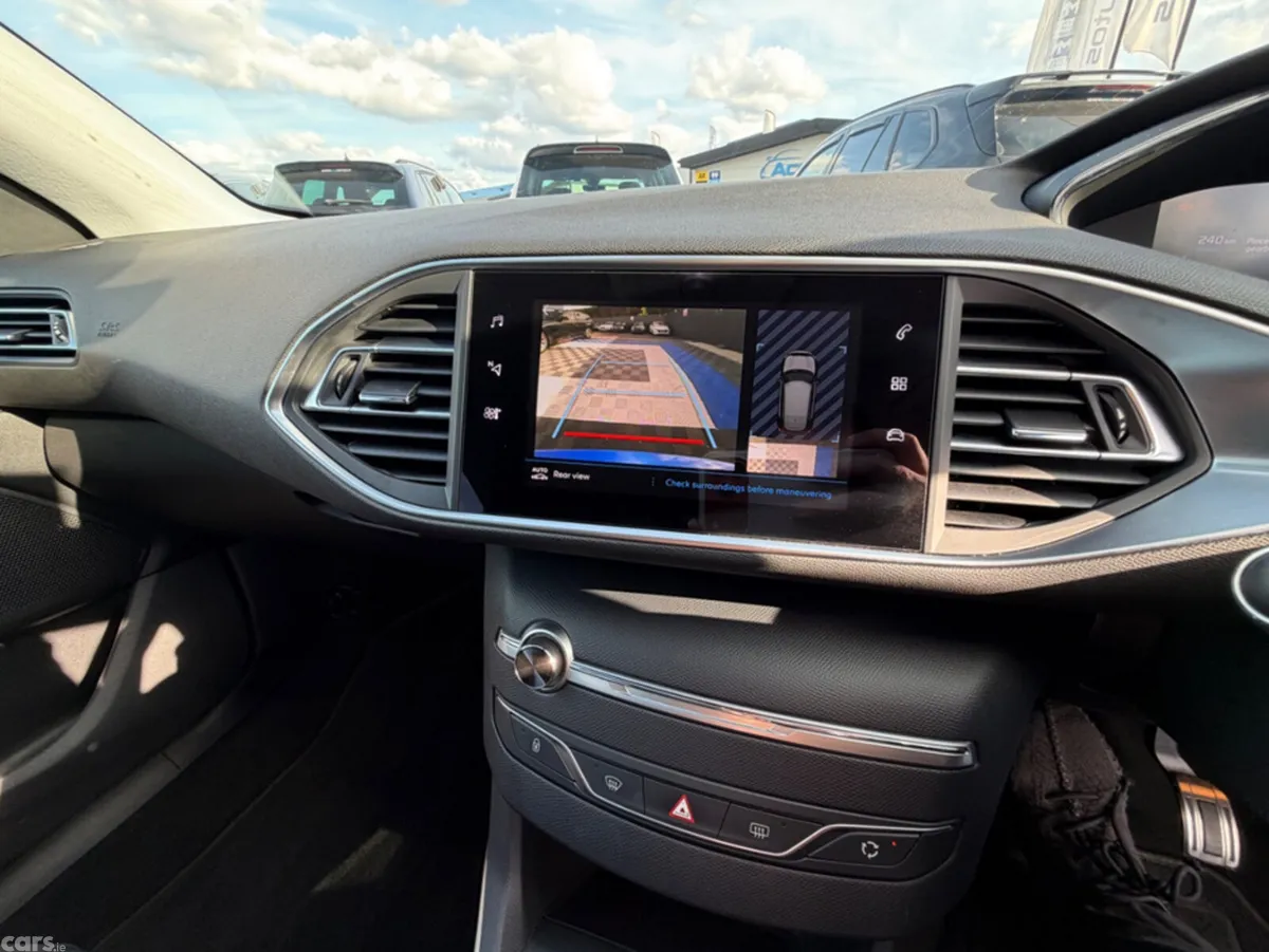Peugeot 308 Hatchback, Diesel, 2021, Blue