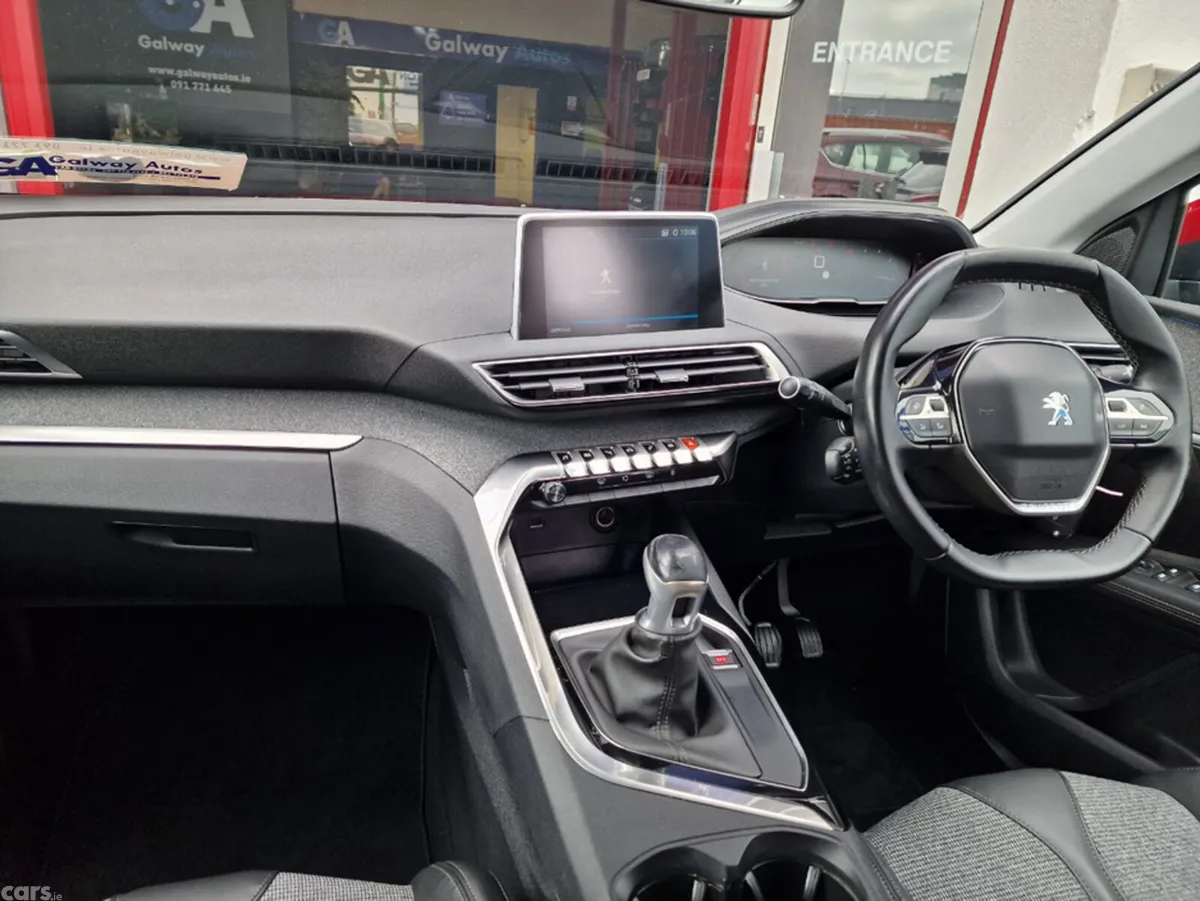 Peugeot 3008 Hatchback, Diesel, 2018, Red