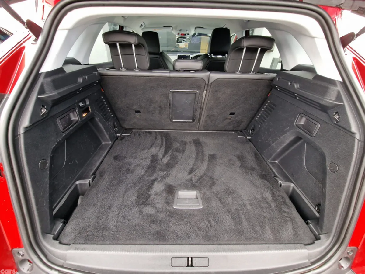Peugeot 3008 Hatchback, Diesel, 2018, Red