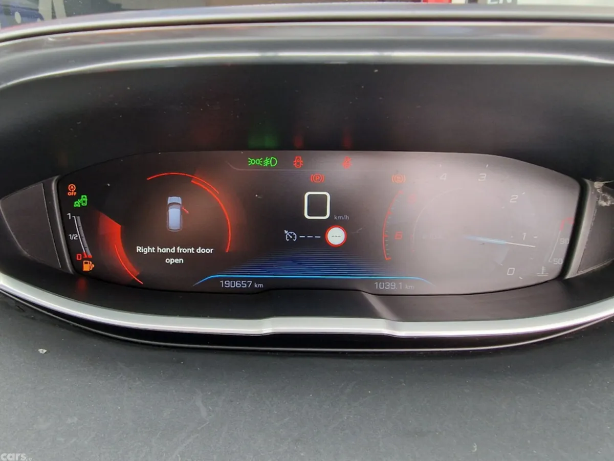 Peugeot 3008 Hatchback, Diesel, 2018, Red
