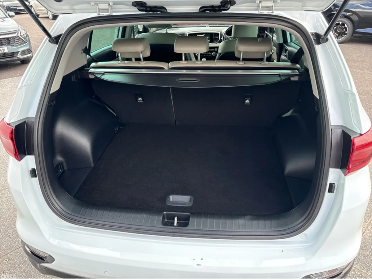 Kia Sportage MPV, Diesel Hybrid, 2020, White