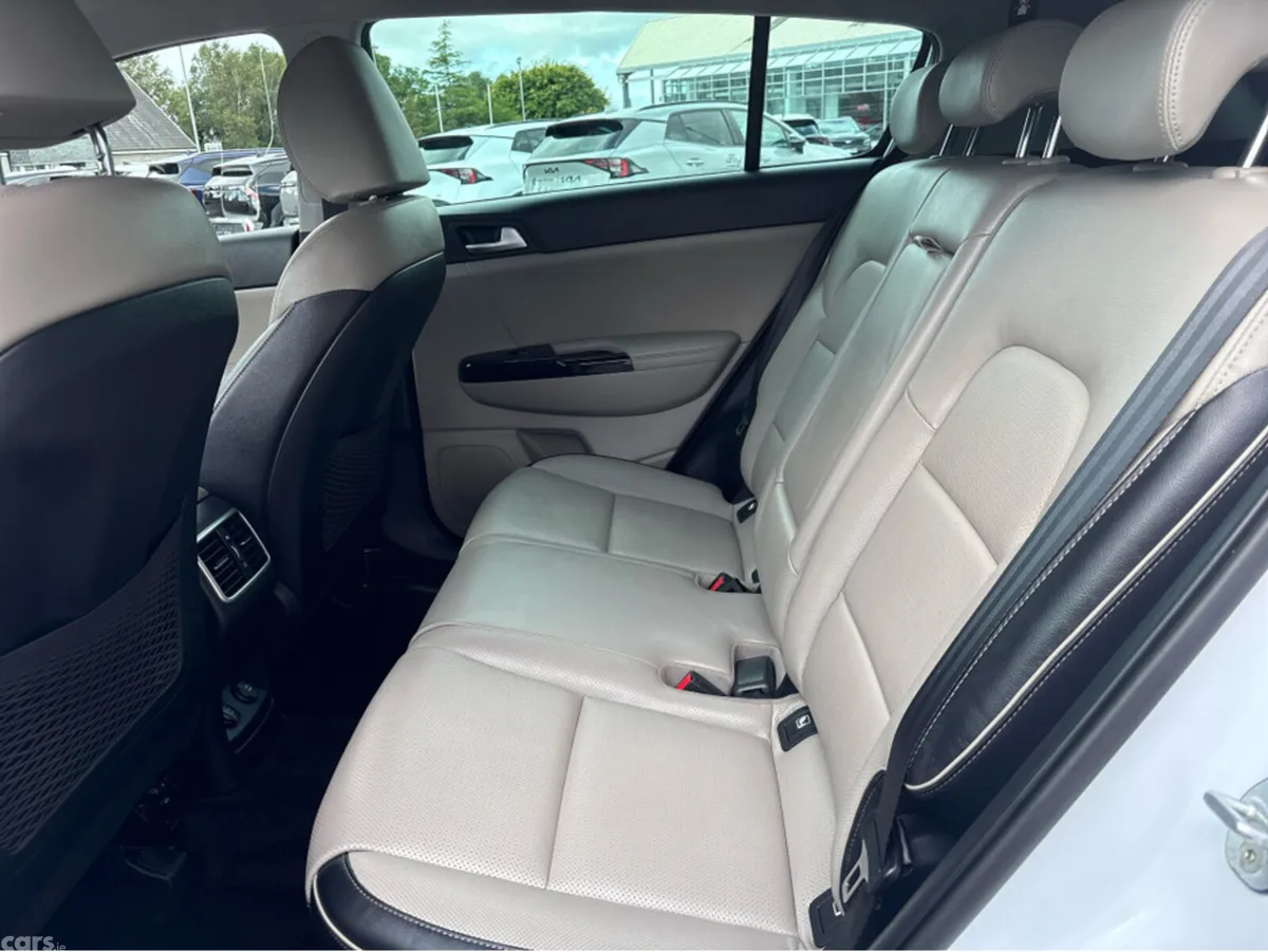 Kia Sportage MPV, Diesel Hybrid, 2020, White