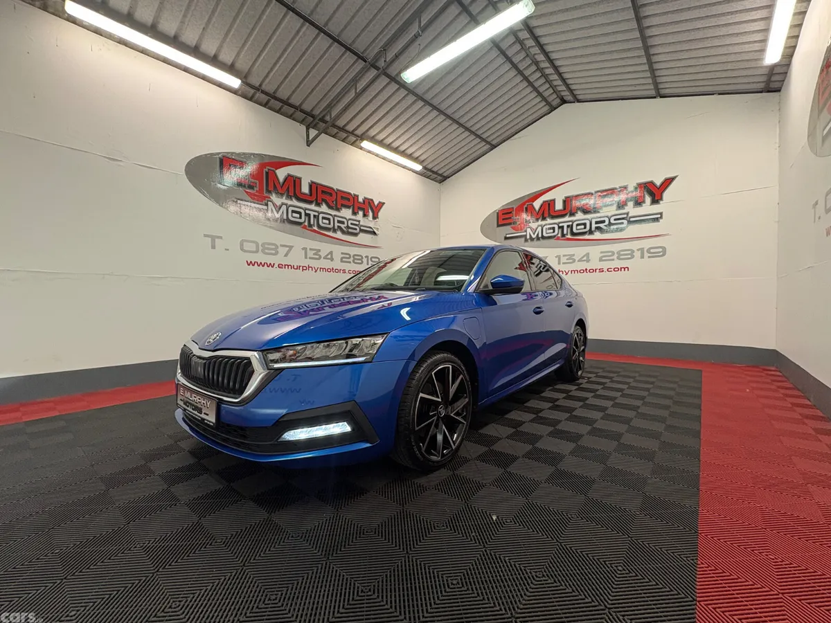 Skoda Octavia Hatchback, Petrol Hybrid, 2022, Blue