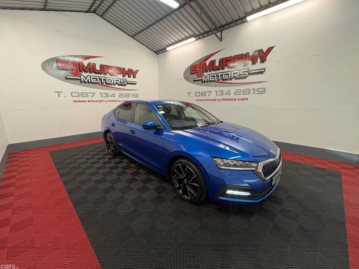 Skoda Octavia Hatchback, Petrol Hybrid, 2022, Blue