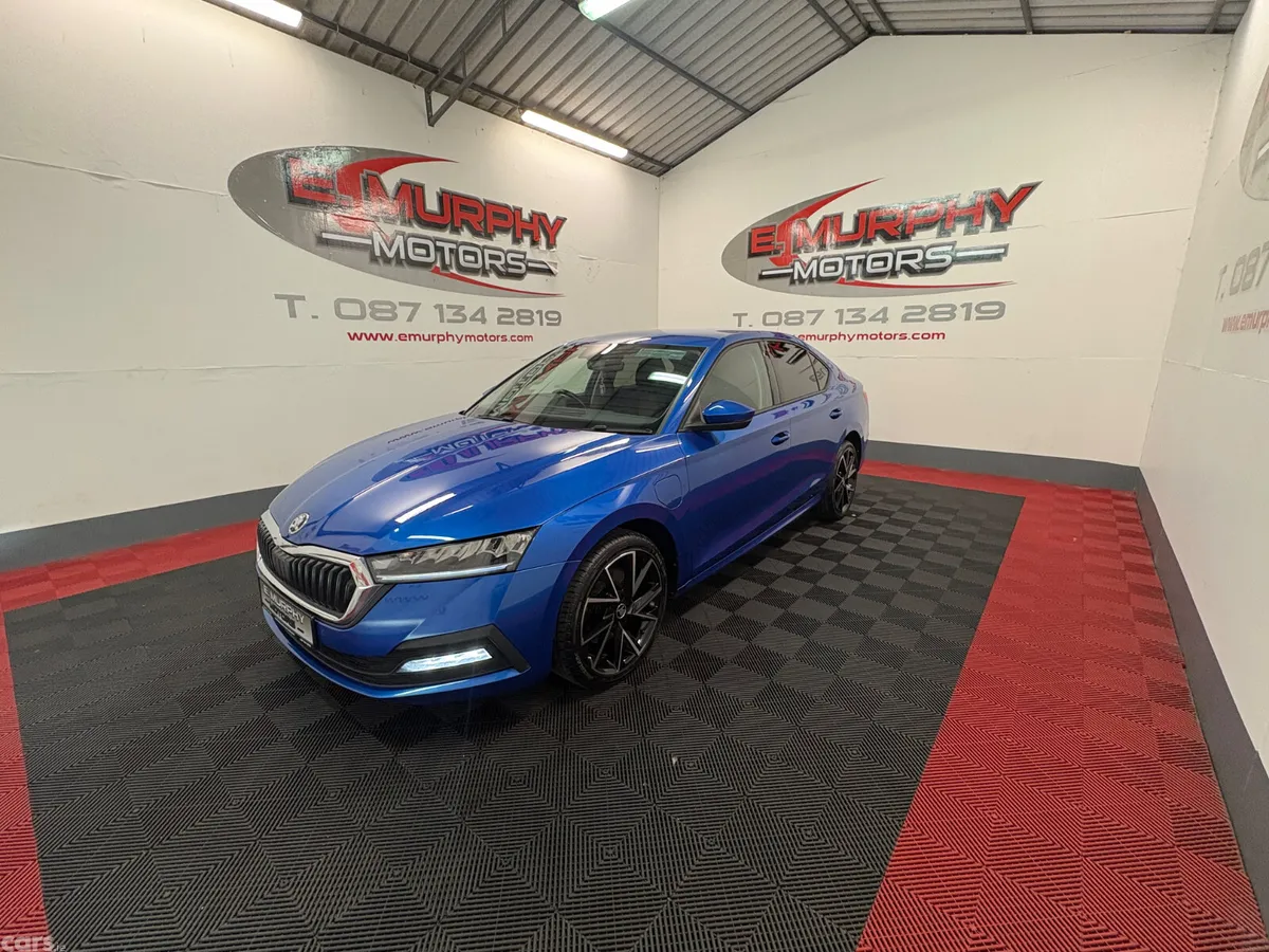 Skoda Octavia Hatchback, Petrol Hybrid, 2022, Blue
