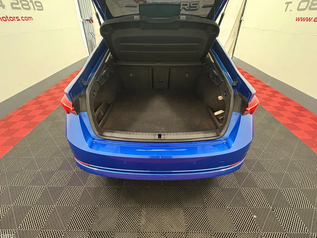 Skoda Octavia Hatchback, Petrol Hybrid, 2022, Blue