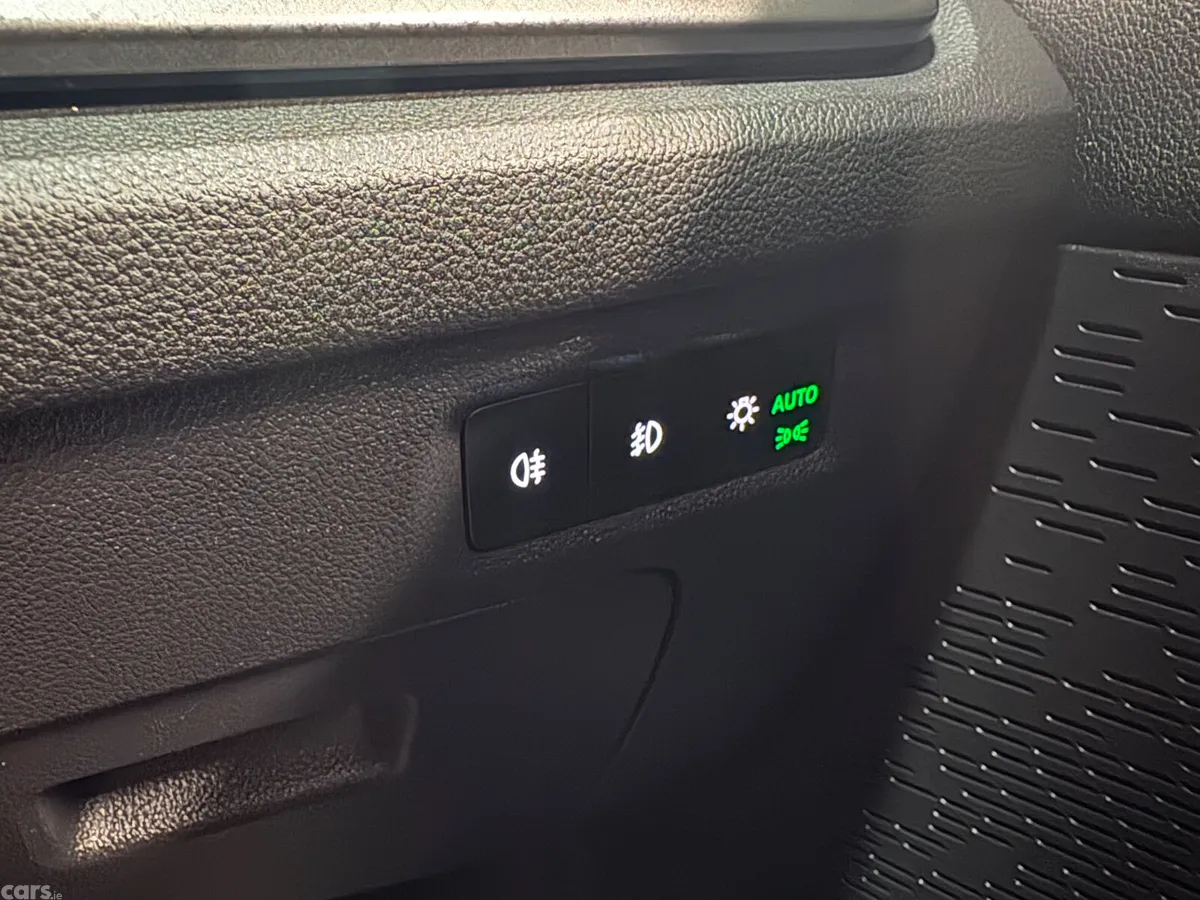 Skoda Octavia Hatchback, Petrol Hybrid, 2022, Blue