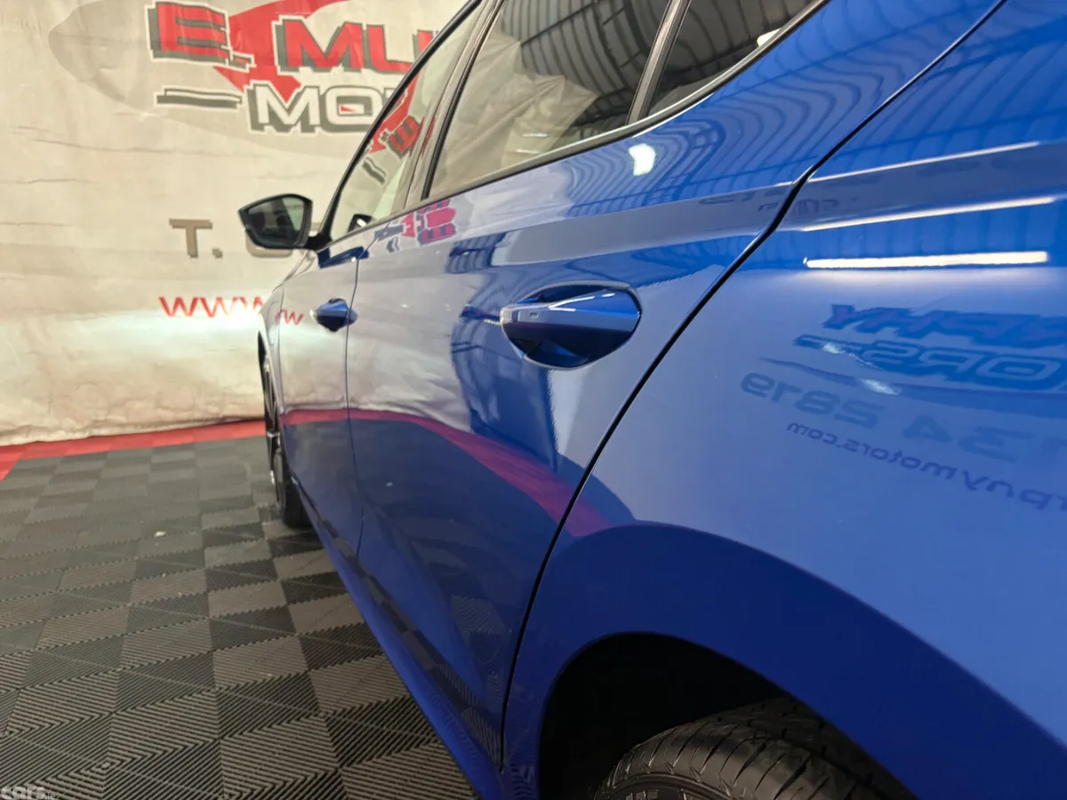 Skoda Octavia Hatchback, Petrol Hybrid, 2022, Blue