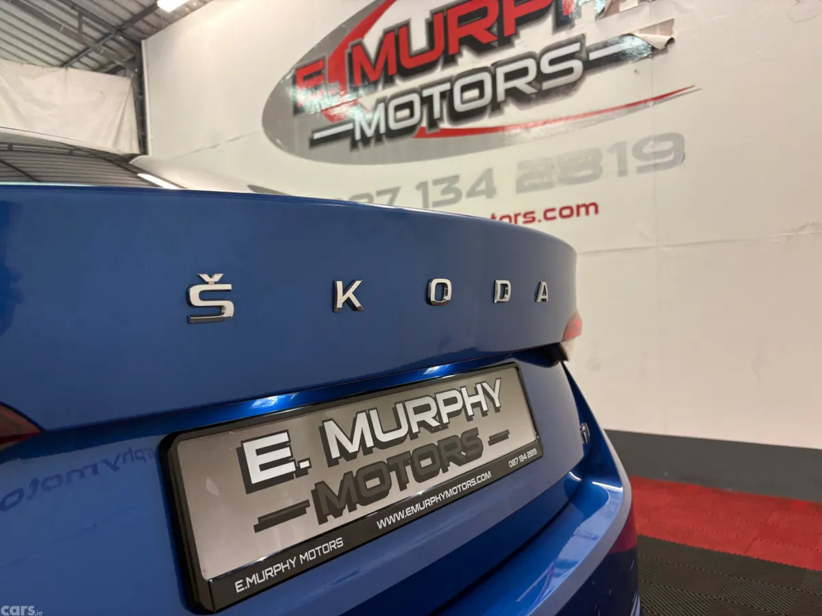 Skoda Octavia Hatchback, Petrol Hybrid, 2022, Blue