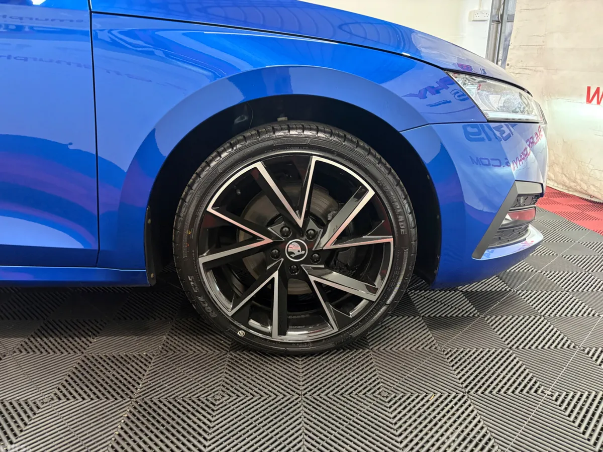 Skoda Octavia Hatchback, Petrol Hybrid, 2022, Blue