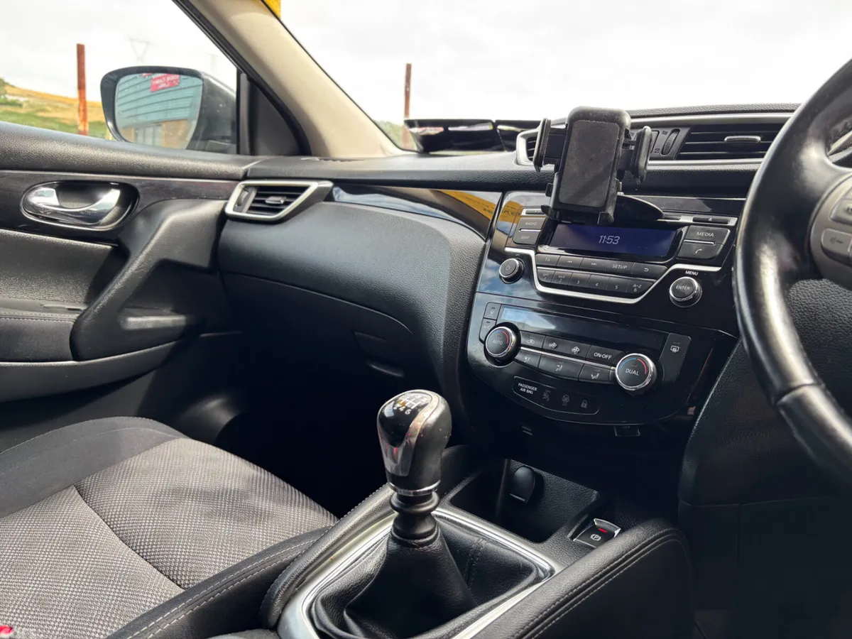 Nissan Qashqai Hatchback, Petrol, 2015, Silver