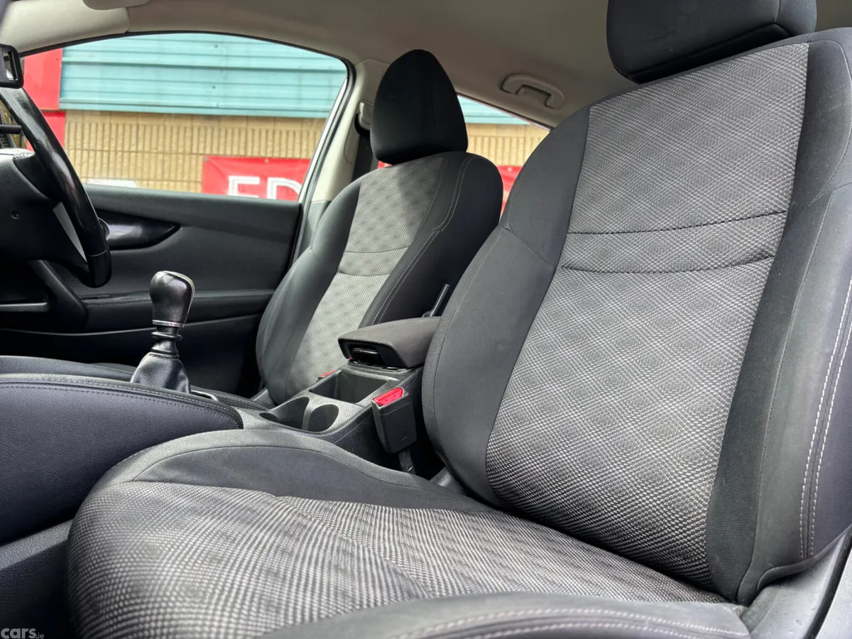 Nissan Qashqai Hatchback, Petrol, 2015, Silver