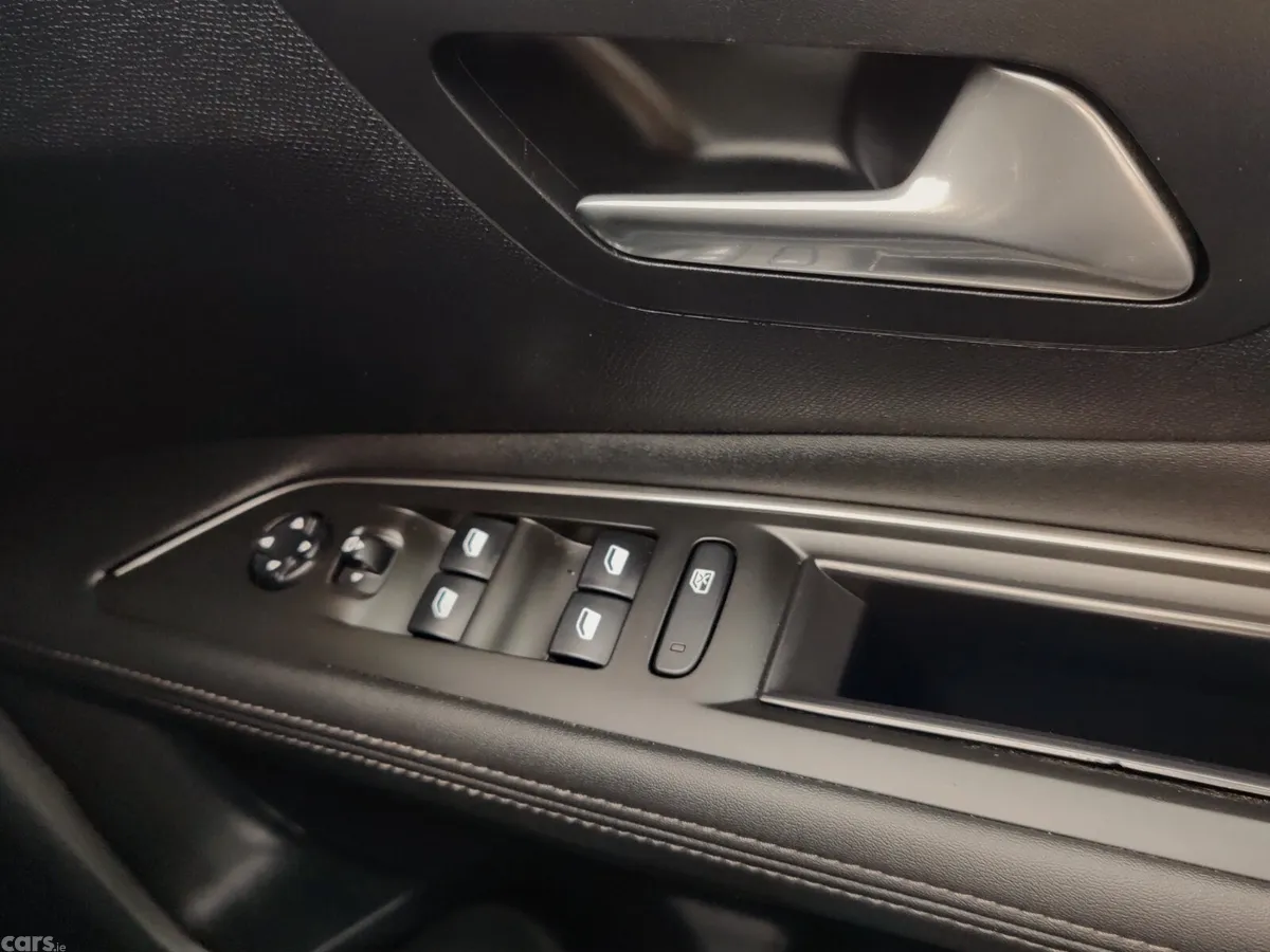 Peugeot 3008 MPV, Diesel, 2019, White