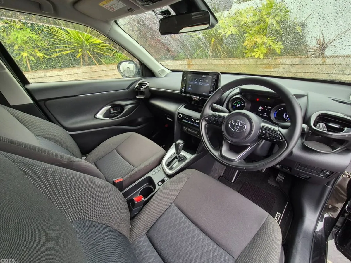 Toyota Yaris Cross SUV, Petrol Hybrid, 2021, Black