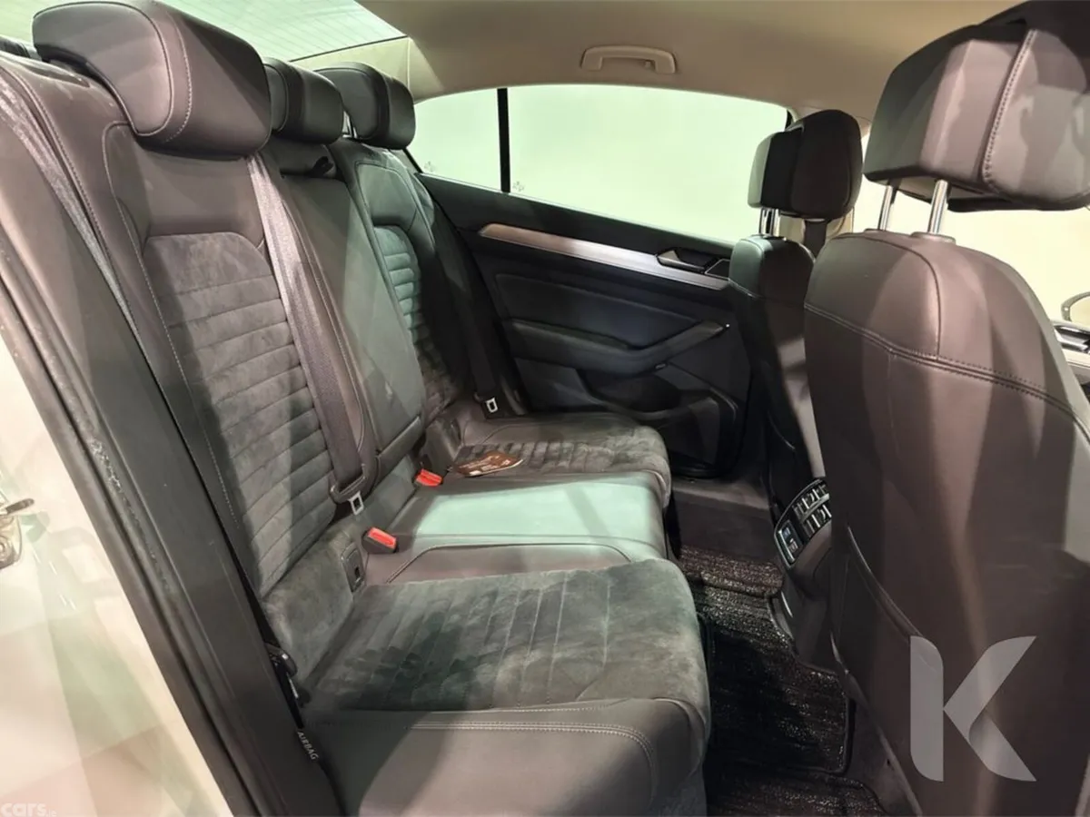 Volkswagen Passat Saloon, Petrol, 2018, White
