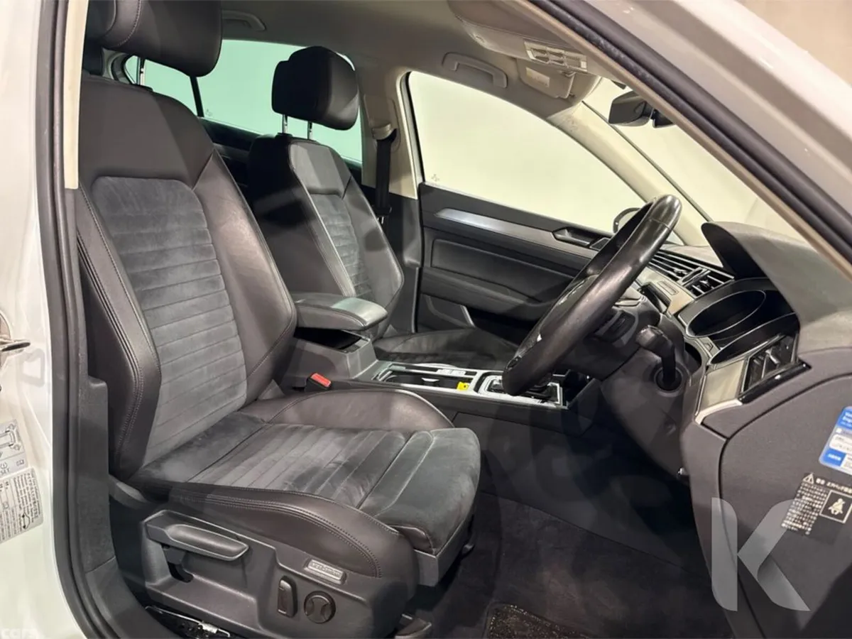 Volkswagen Passat Saloon, Petrol, 2018, White