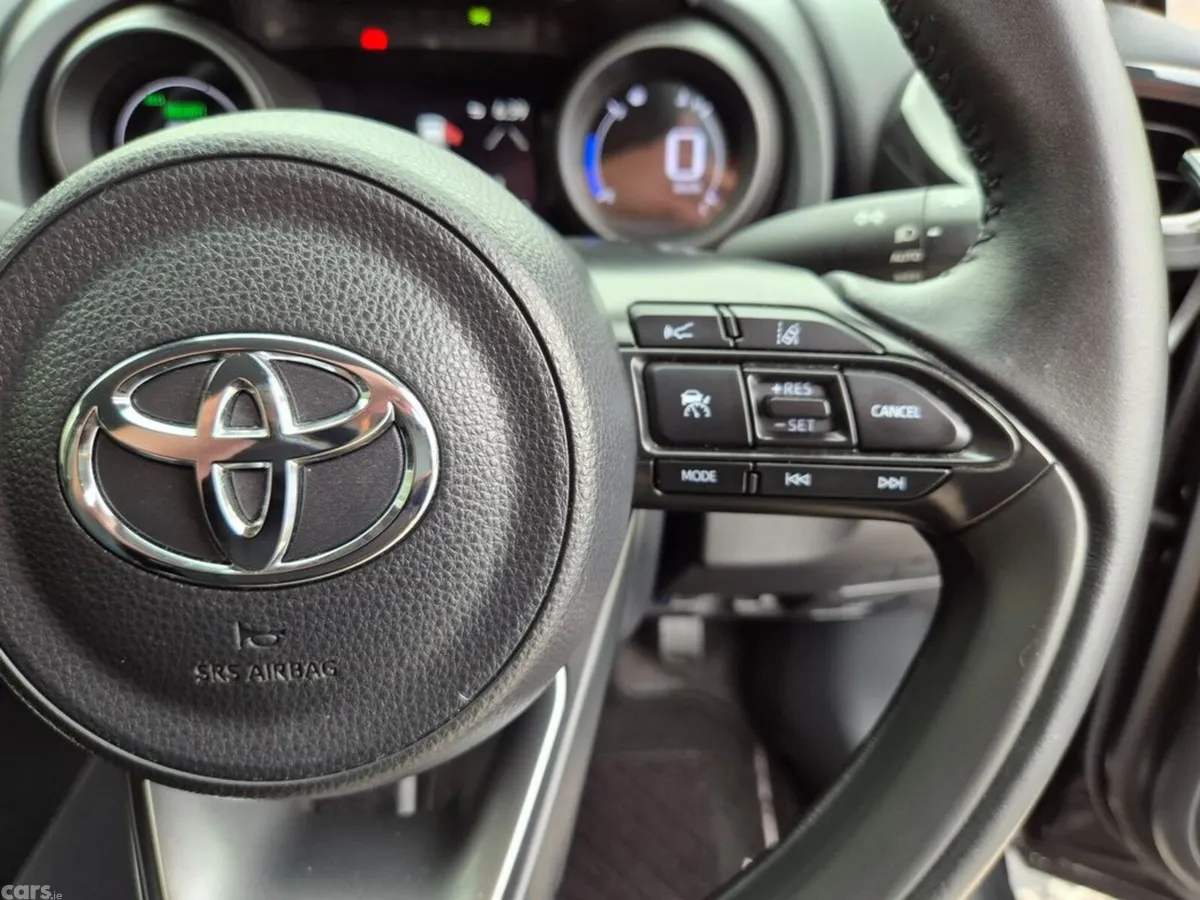 Toyota Yaris Cross SUV, Petrol Hybrid, 2021, Black