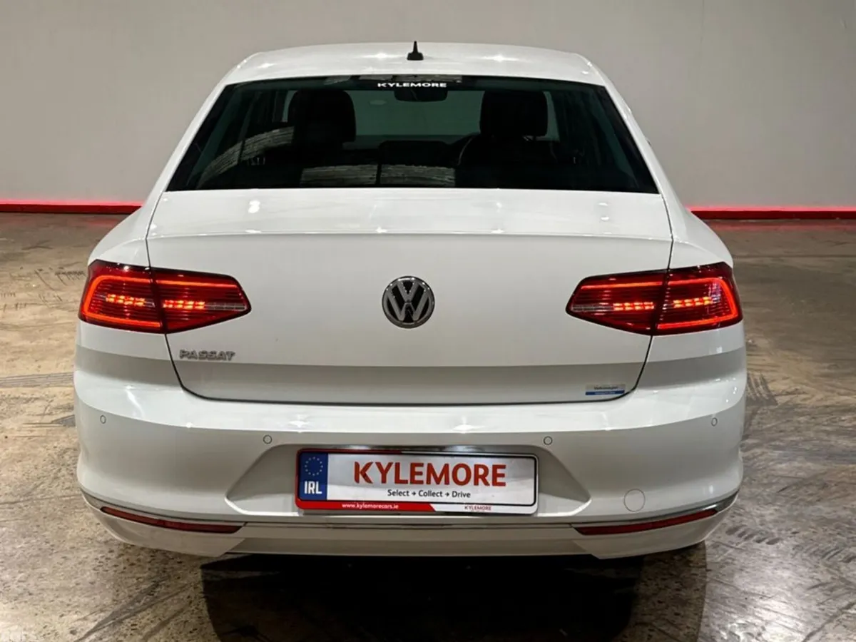Volkswagen Passat Saloon, Petrol, 2018, White