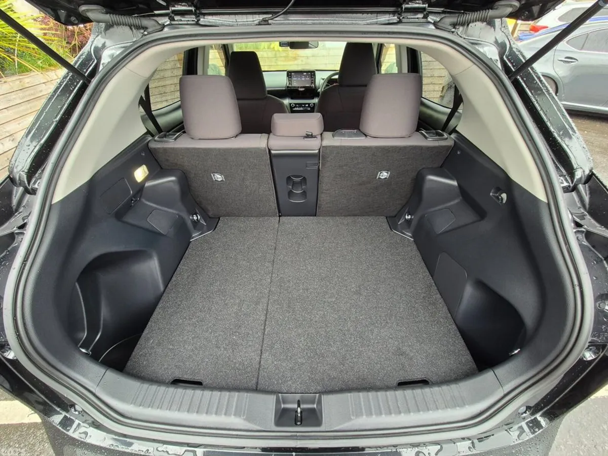 Toyota Yaris Cross SUV, Petrol Hybrid, 2021, Black