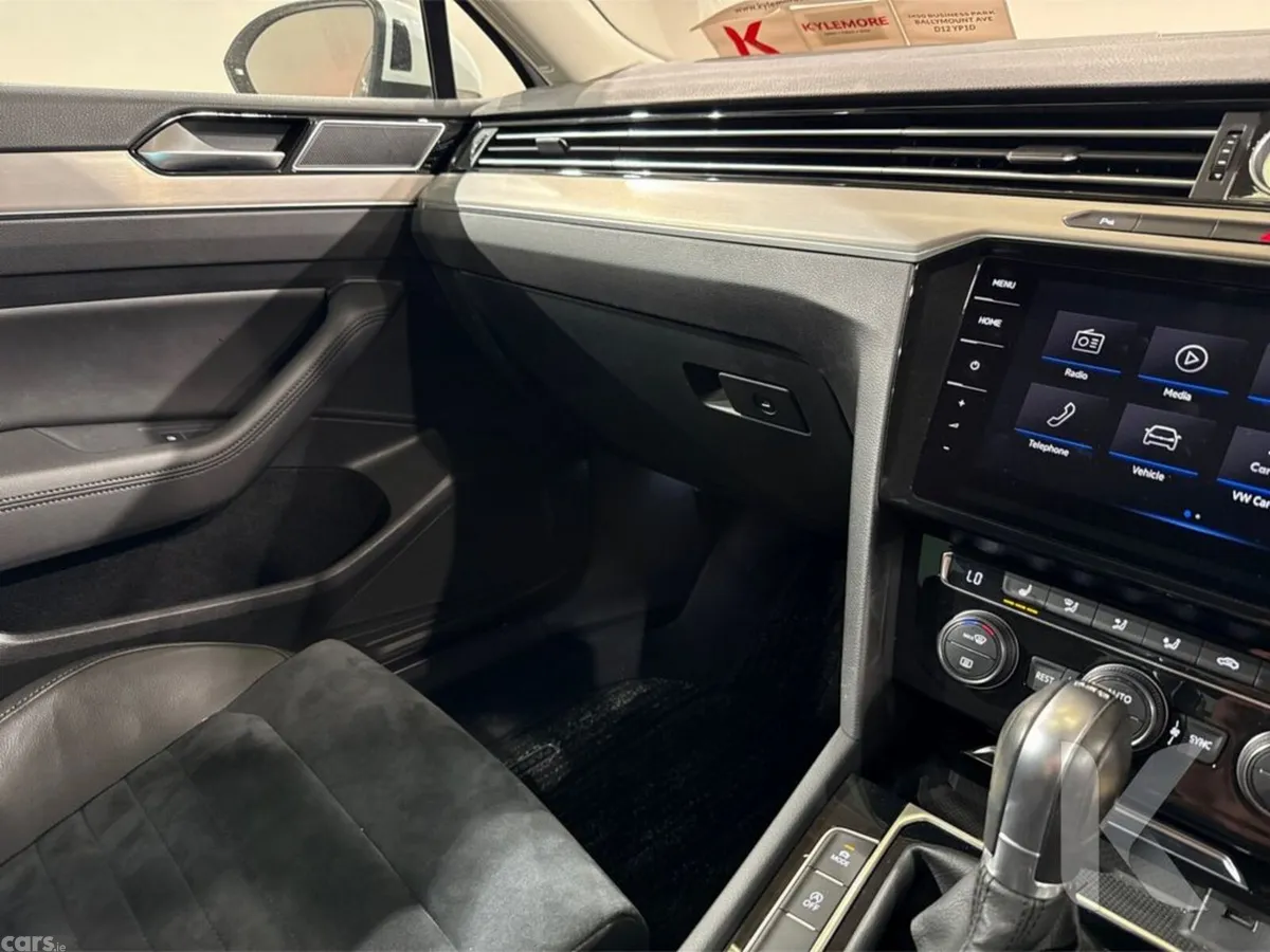 Volkswagen Passat Saloon, Petrol, 2018, White