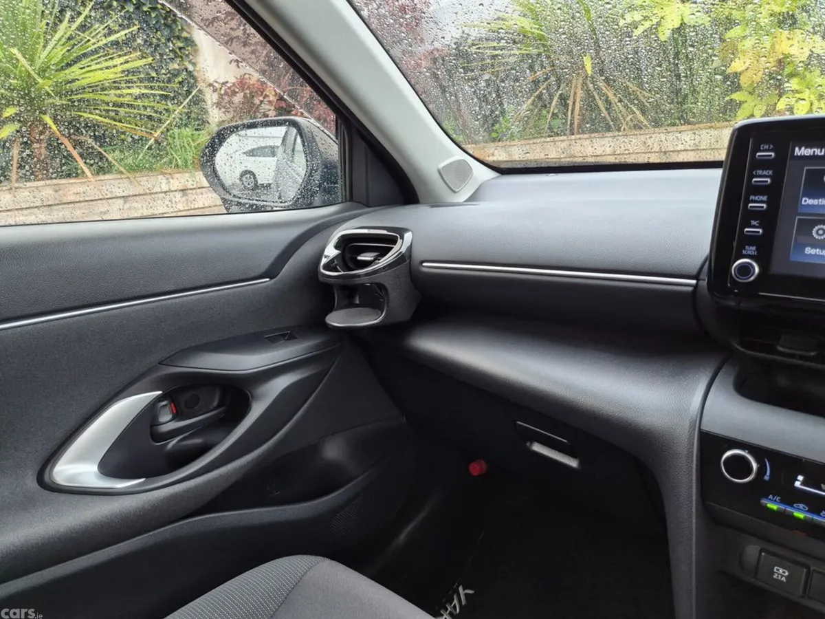 Toyota Yaris Cross SUV, Petrol Hybrid, 2021, Black