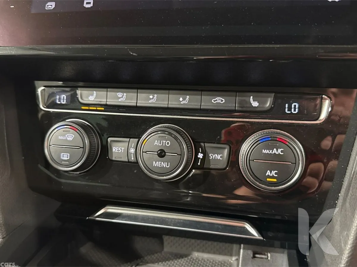 Volkswagen Passat Saloon, Petrol, 2018, White