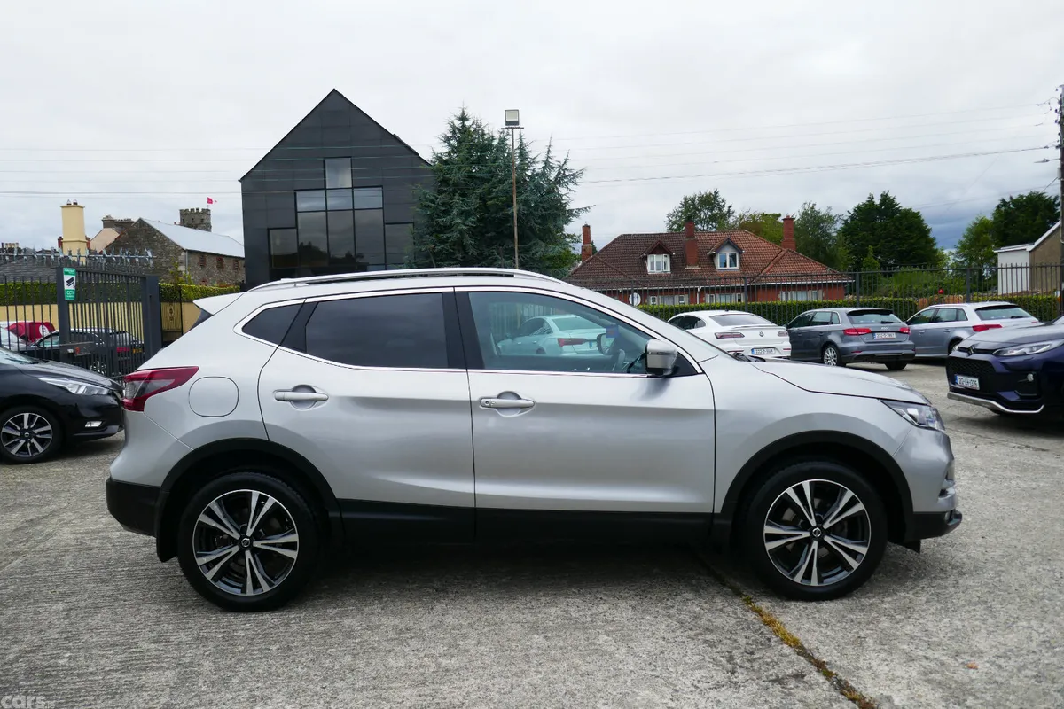 Nissan Qashqai MPV, Diesel, 2021, Grey