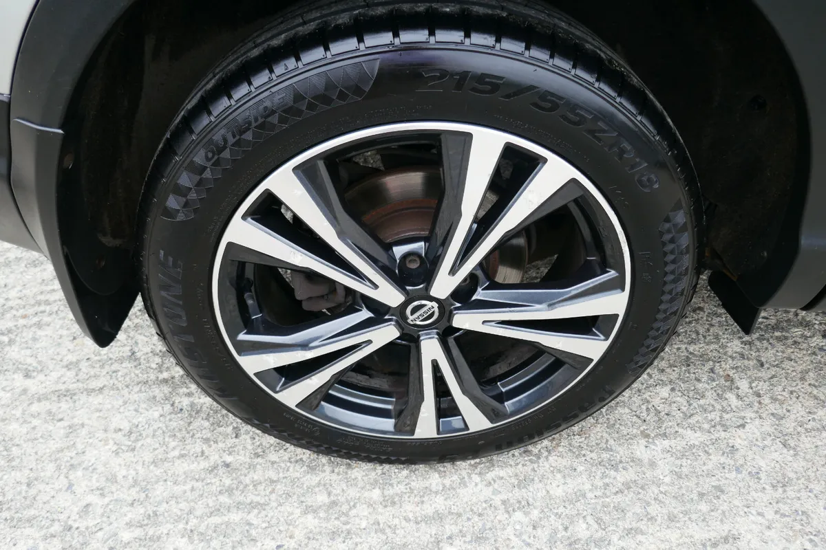 Nissan Qashqai MPV, Diesel, 2021, Grey