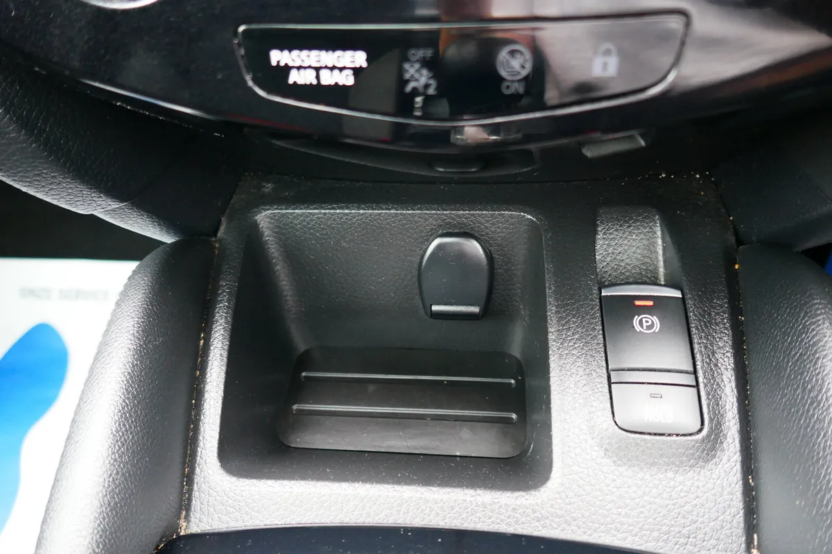 Nissan Qashqai MPV, Diesel, 2021, Grey