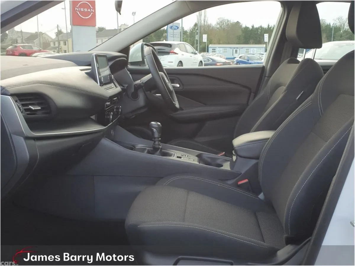 Nissan Qashqai MPV, Petrol Hybrid, 2024, White