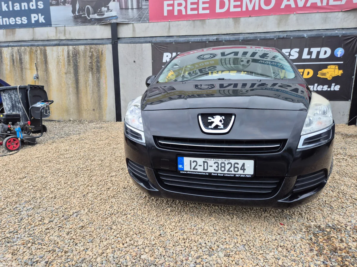 Peugeot 5008 MPV, Diesel, 2012, Black