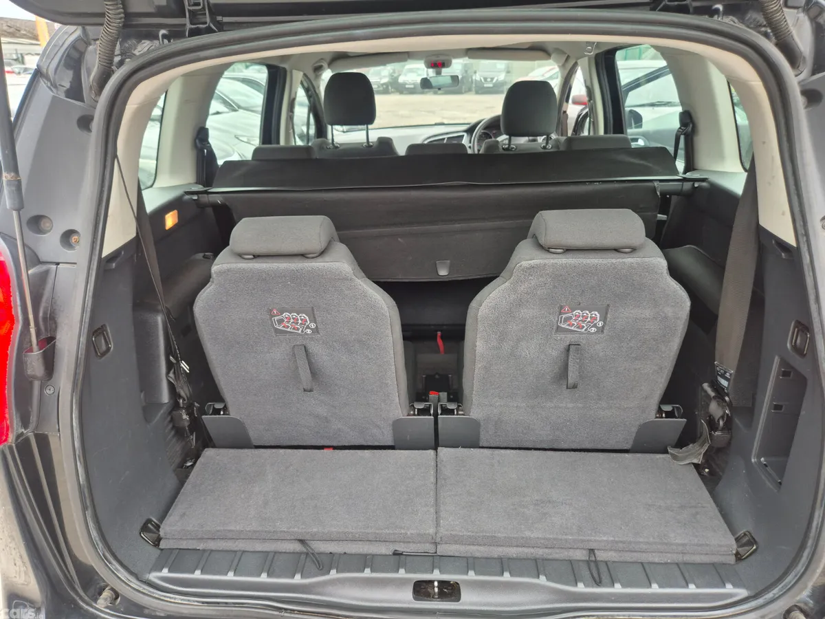 Peugeot 5008 MPV, Diesel, 2012, Black