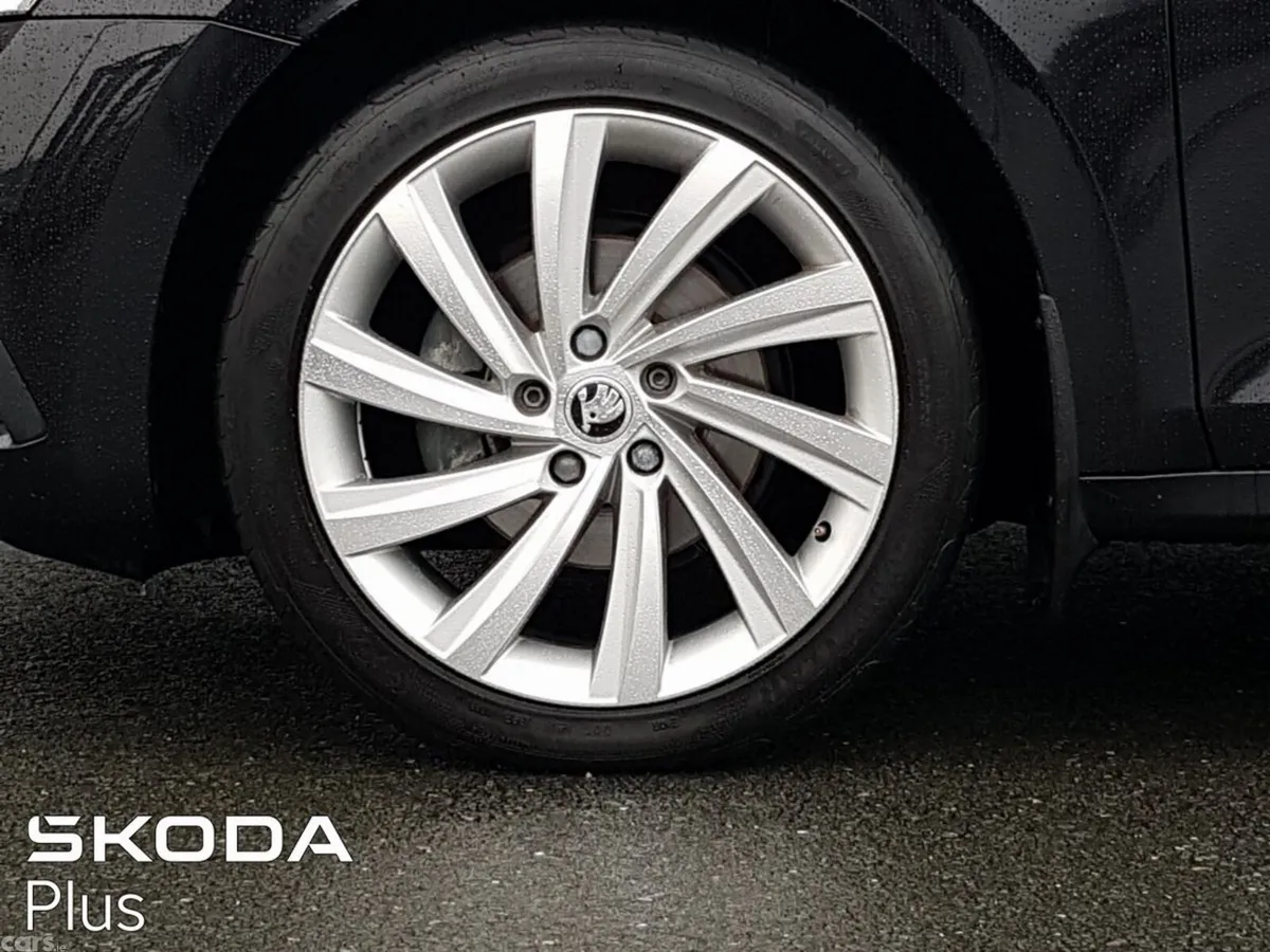 Skoda Octavia Saloon, Petrol, 2023, Black