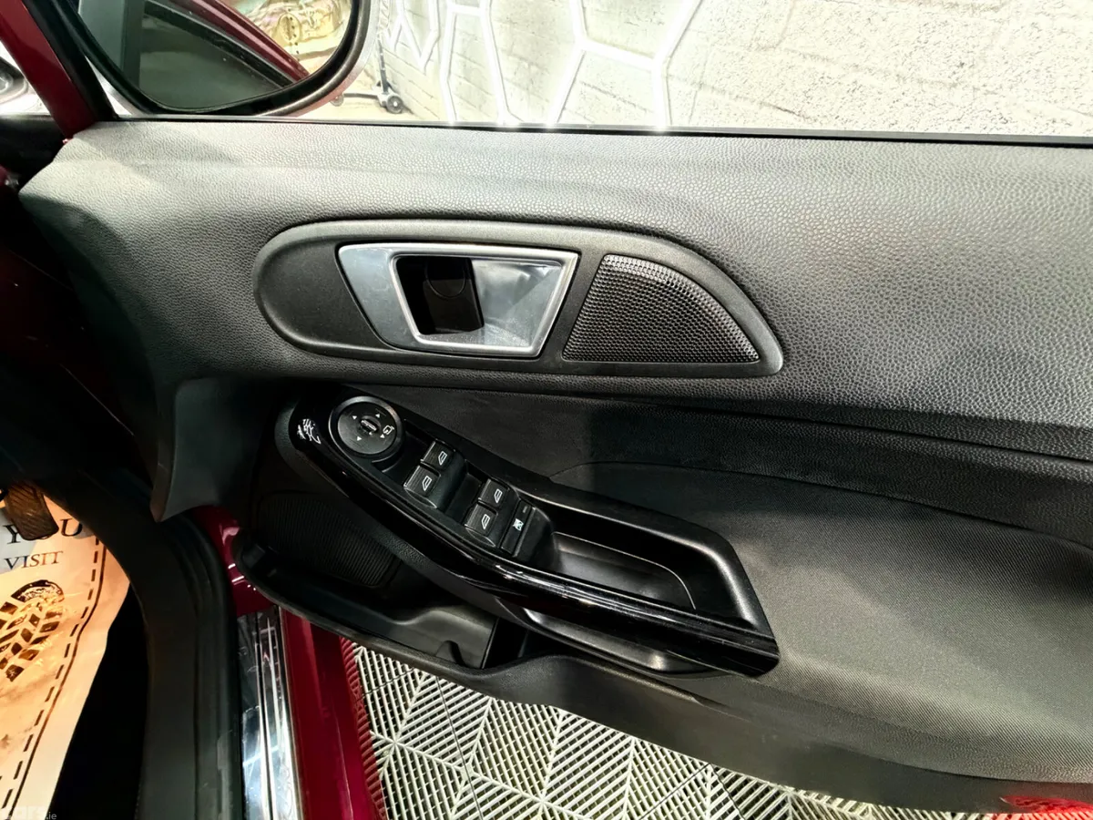 Ford Fiesta Hatchback, Petrol, 2014, Red