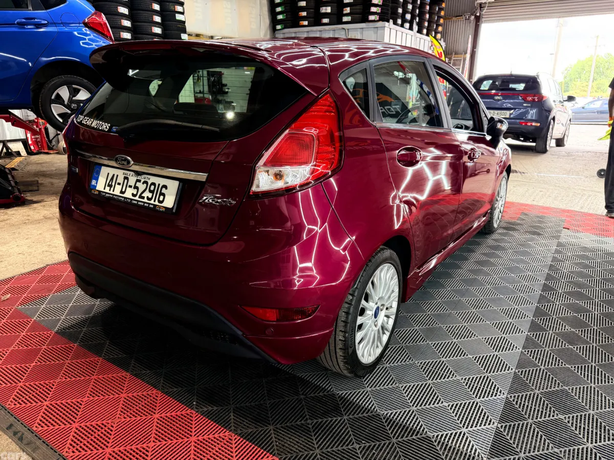 Ford Fiesta Hatchback, Petrol, 2014, Red