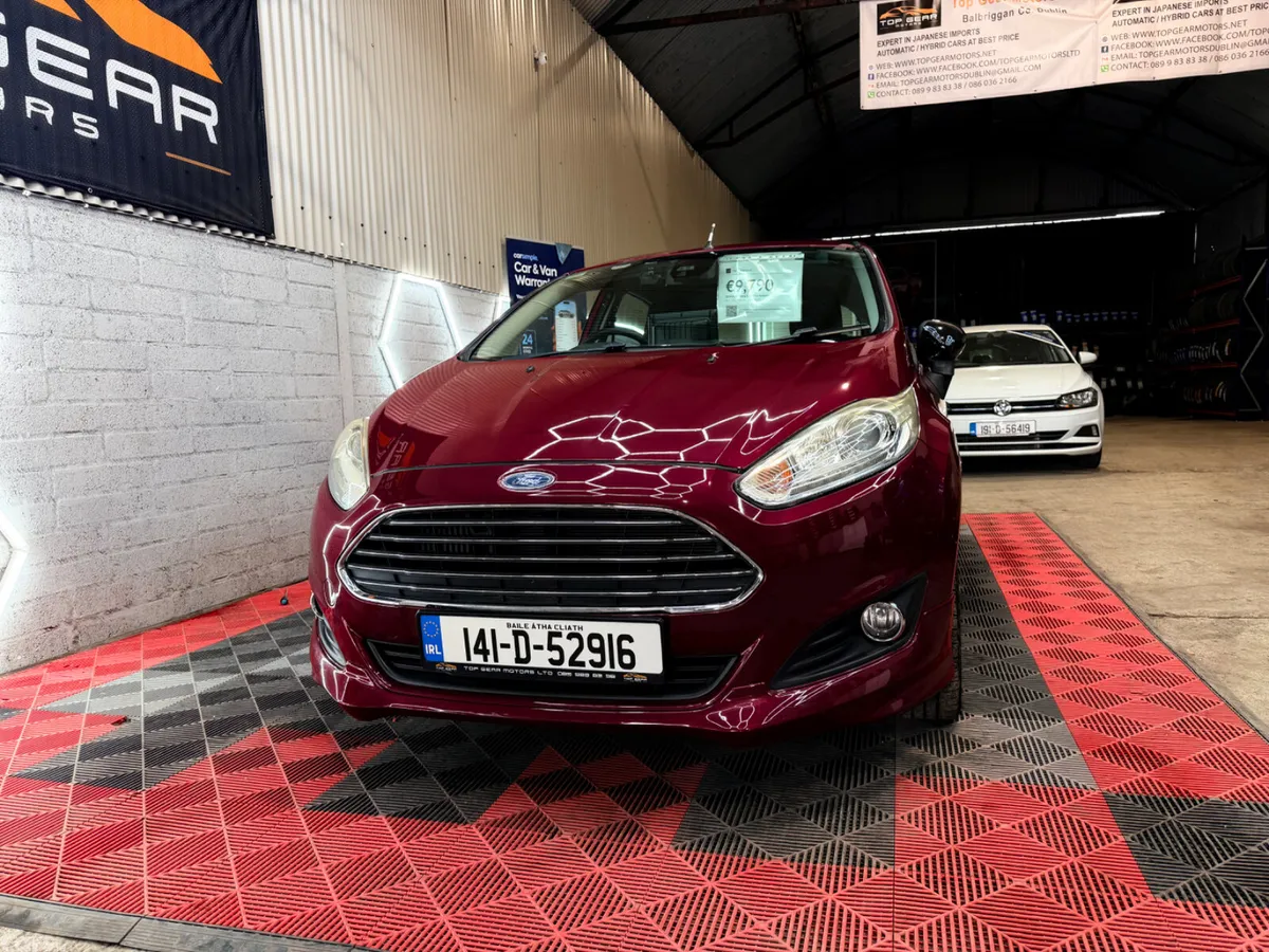 Ford Fiesta Hatchback, Petrol, 2014, Red