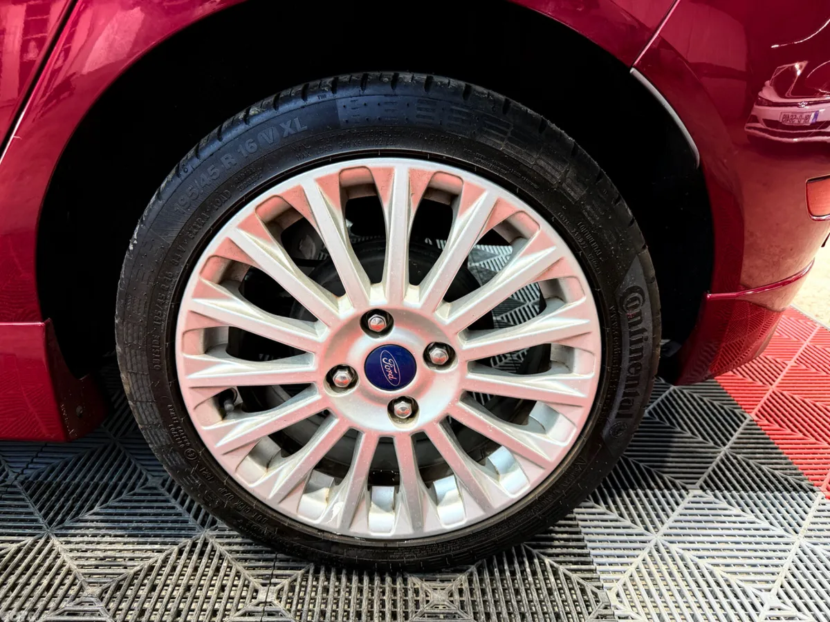 Ford Fiesta Hatchback, Petrol, 2014, Red