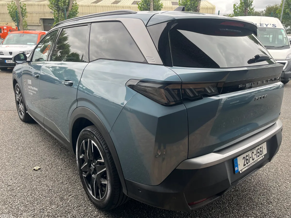 Peugeot 5008 MPV, Petrol Hybrid, 2026, Blue