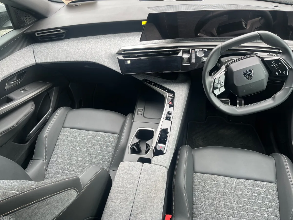 Peugeot 5008 MPV, Petrol Hybrid, 2026, Blue