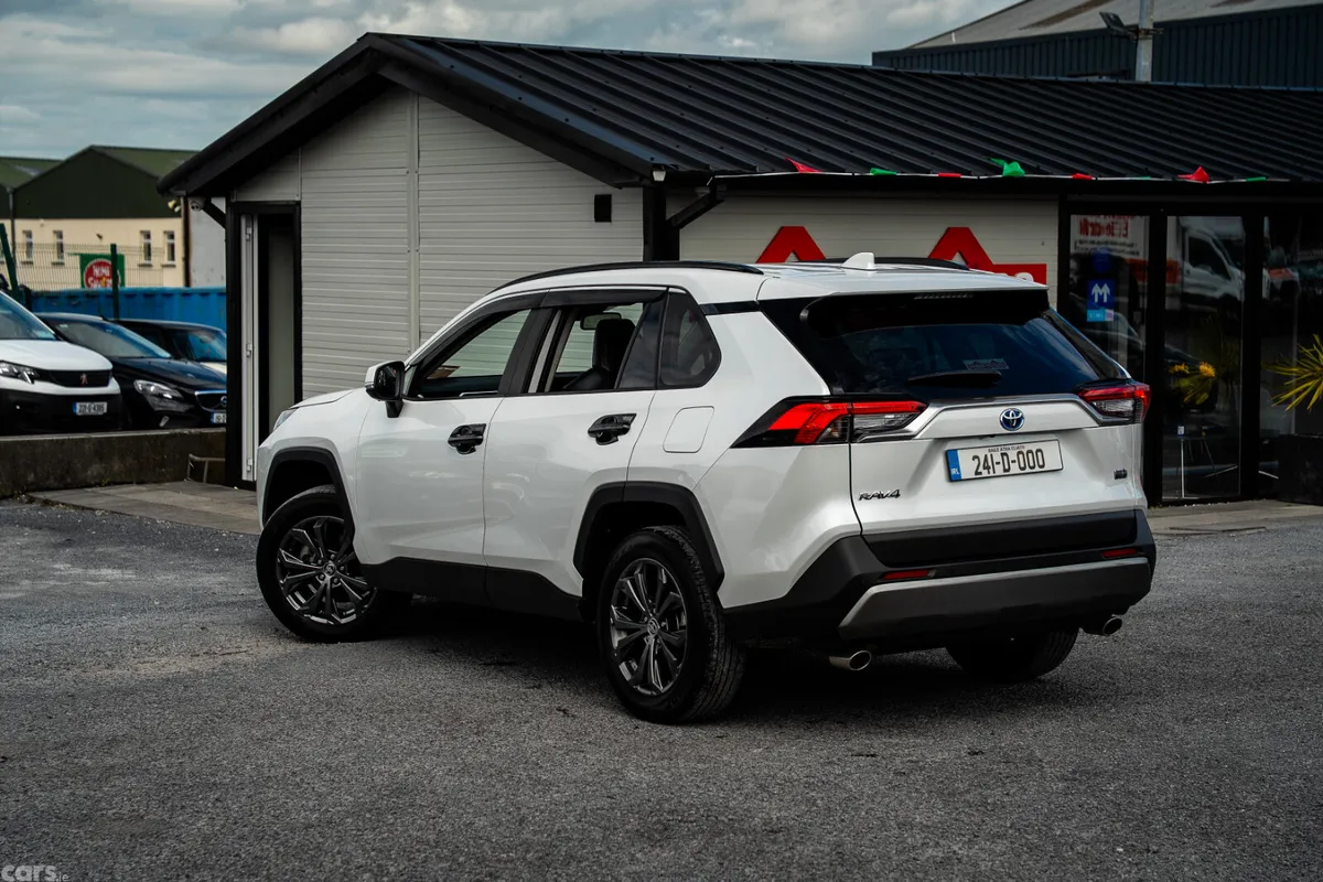 Toyota RAV4 SUV, Petrol Hybrid, 2024, White