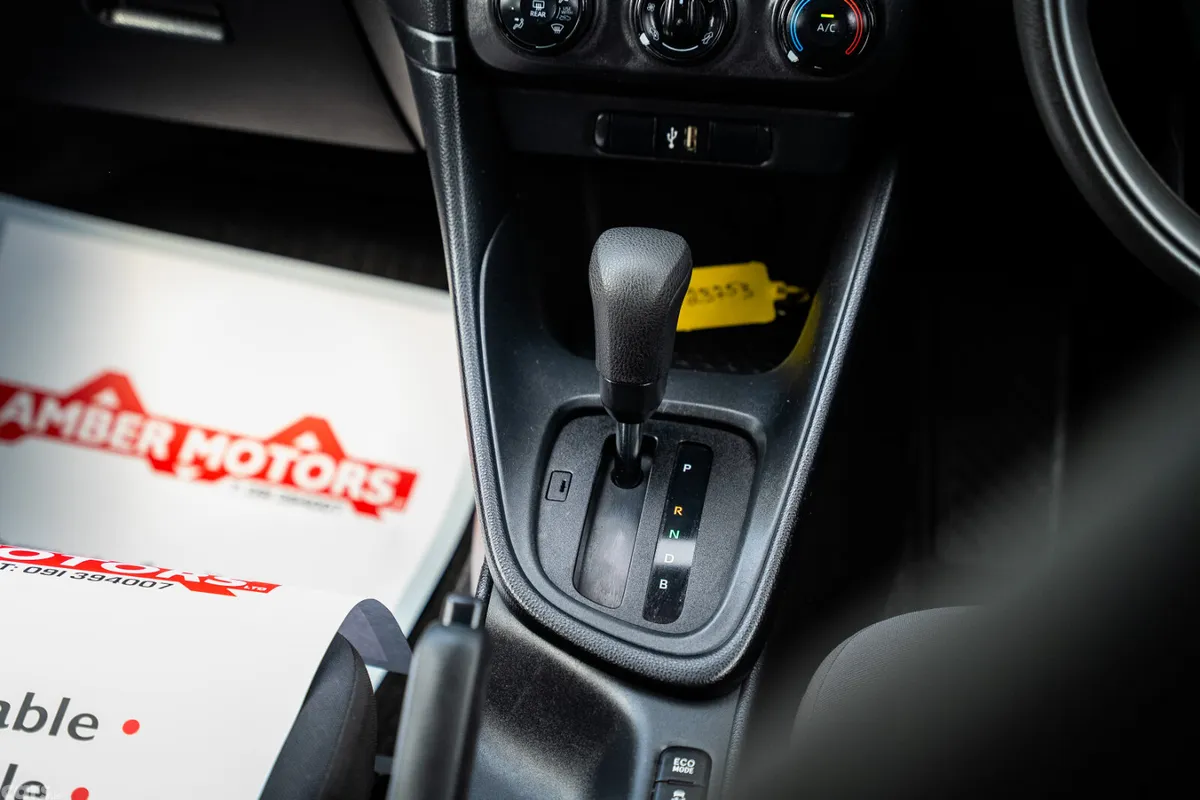 Toyota Yaris Hatchback, Petrol, 2021, Black