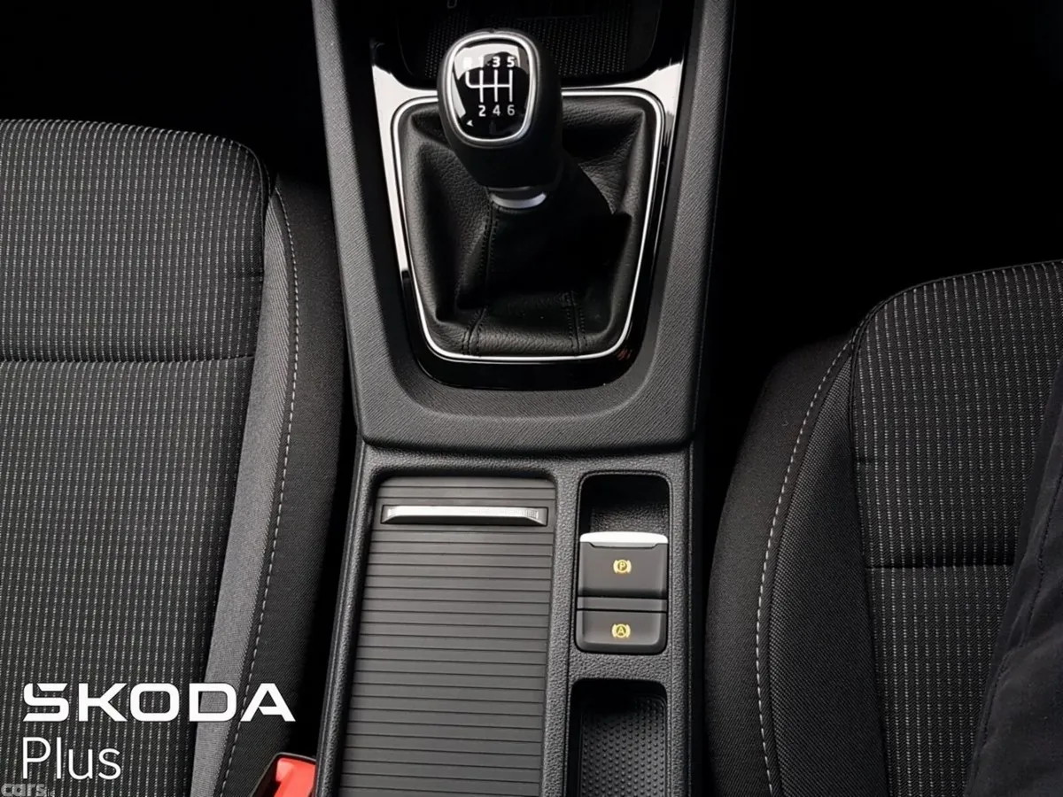 Skoda Octavia Saloon, Diesel, 2025, White