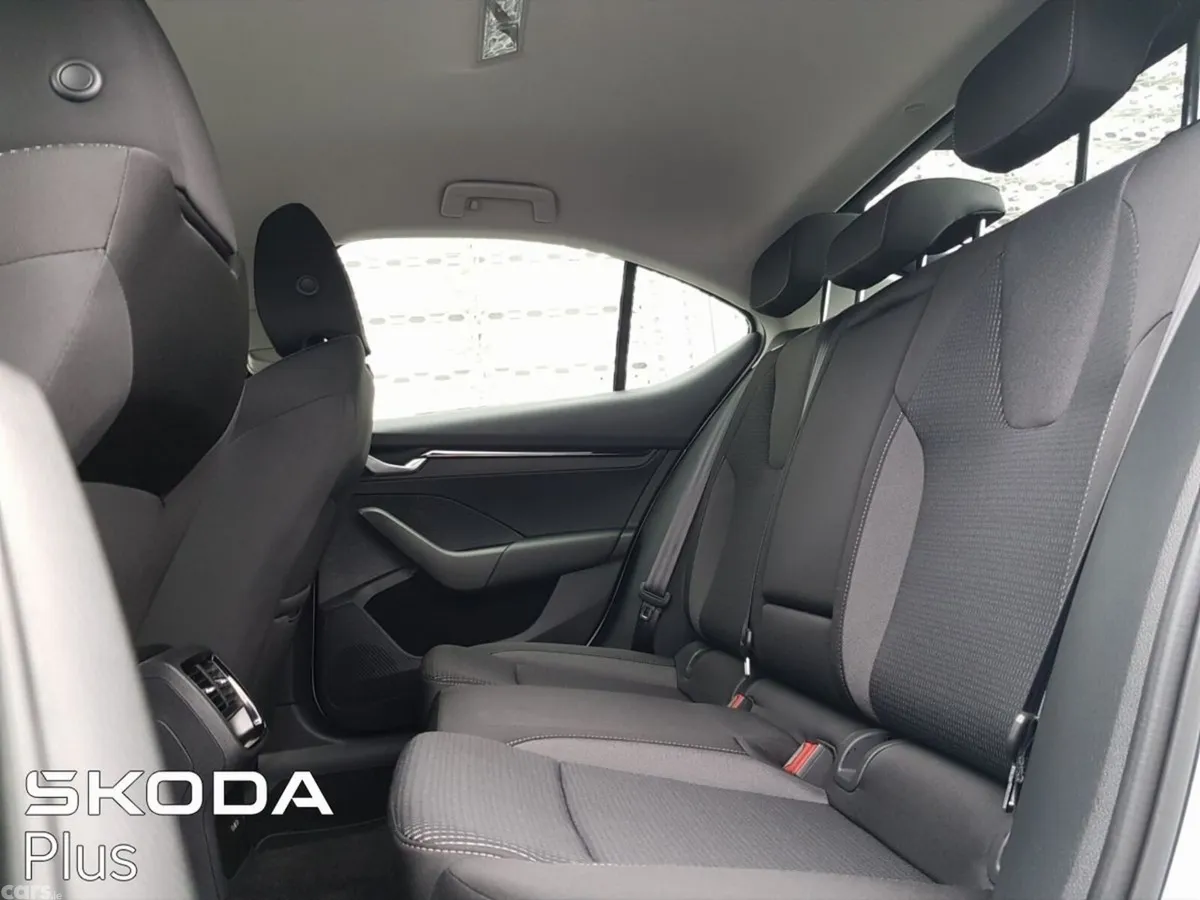 Skoda Octavia Saloon, Diesel, 2025, White