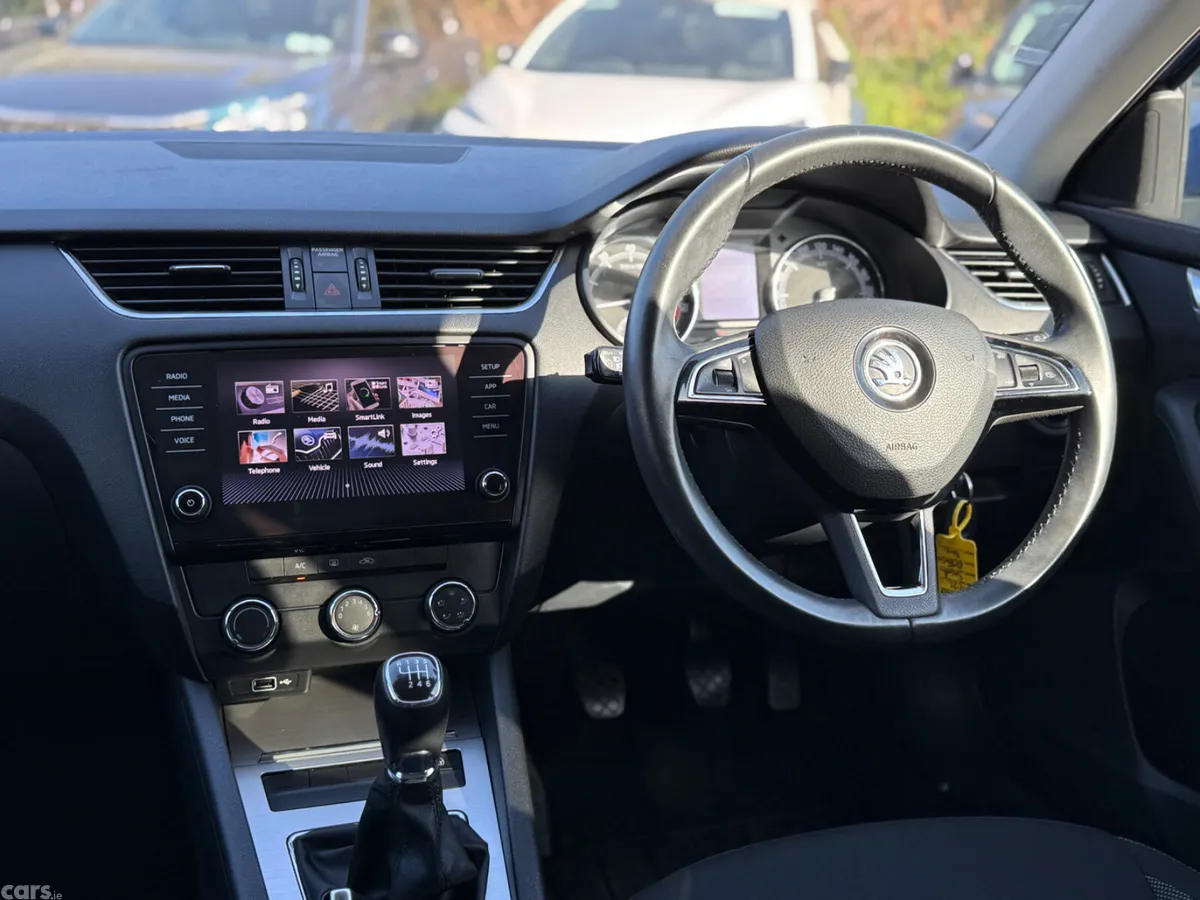 Skoda Octavia Saloon, Petrol, 2020, Blue