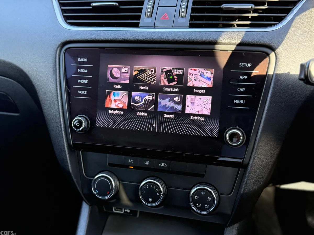 Skoda Octavia Saloon, Petrol, 2020, Blue