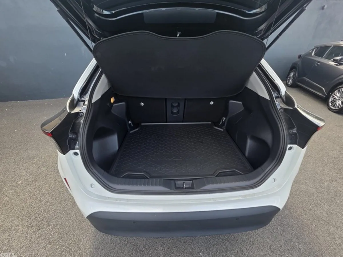 Toyota Yaris Cross SUV, Petrol Hybrid, 2023, White